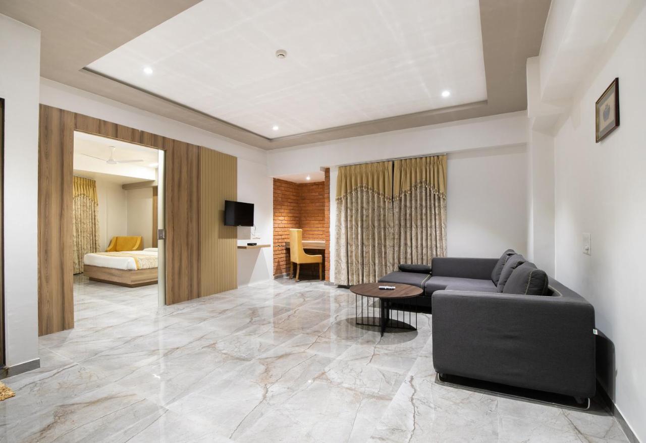 Palette - Hotel Welcome Kadi Exterior photo
